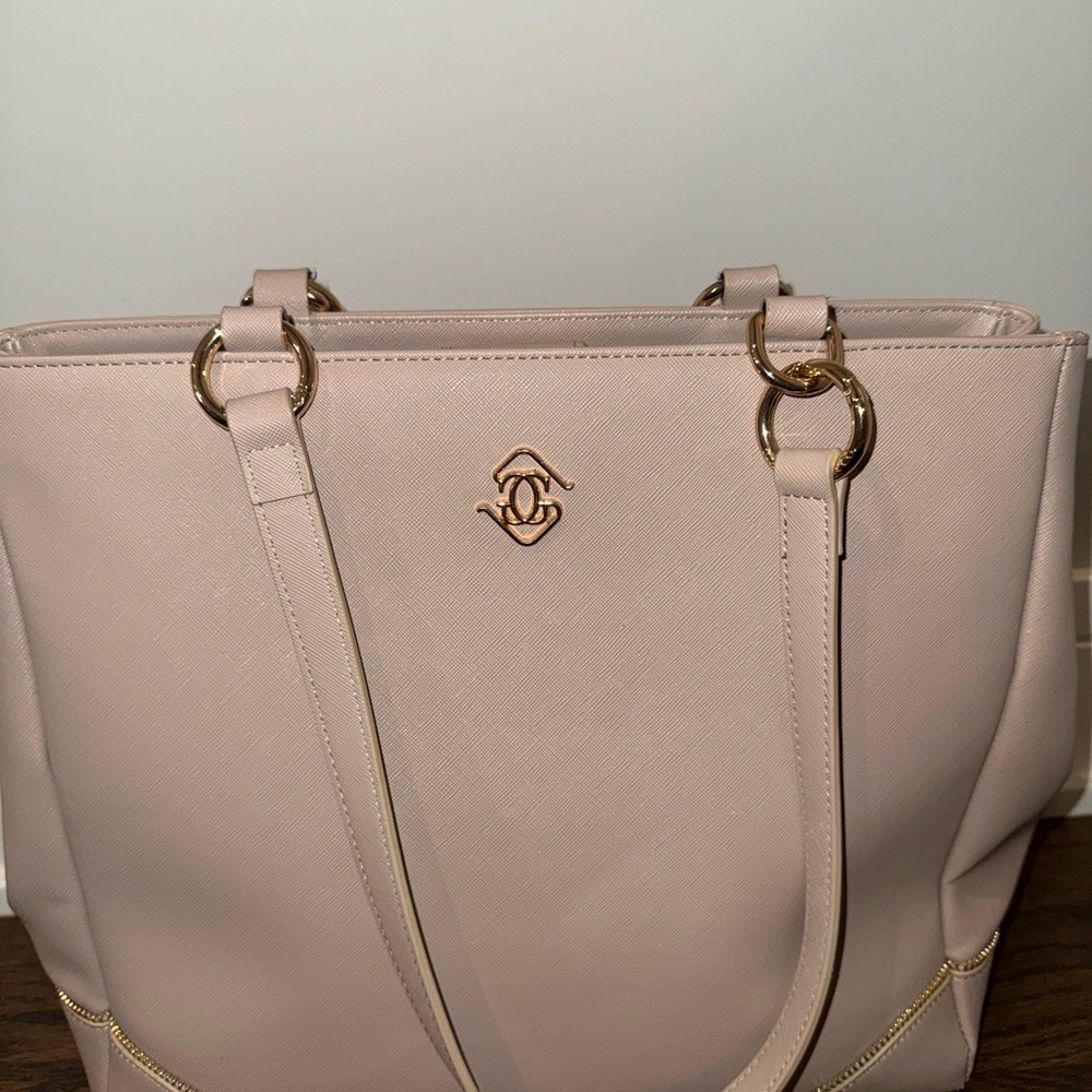 Chic Cream Tote Bag with Gold Accents